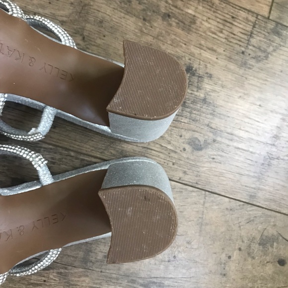 Kelly & Katie. Silver. Like New! Size 8.5 - Picture 6 of 8